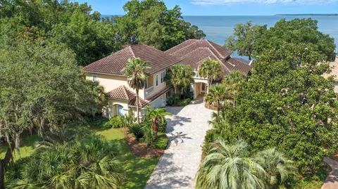 923 Lido Cir, Niceville, FL 32578