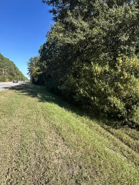 43 Indian Bay Dr, Freeport, FL 32439