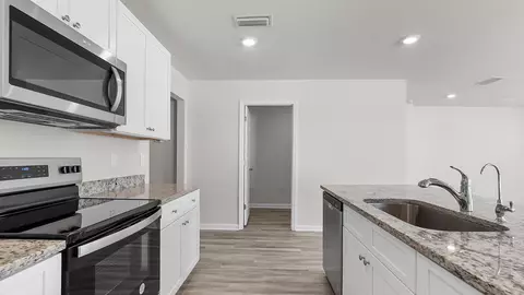 Kitchen - 275 Eunola Ln, Freeport, FL 32439 photo 3 of 4