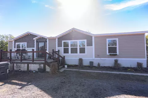 325 Majestic Blvd, Defuniak Springs, FL 32433