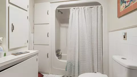 Bath - 1981 Parrish Rd, Florala, AL 36442 photo 2 of 4