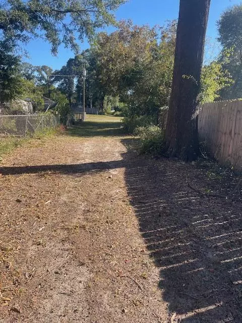 450 S Savage St, Crestview, FL 32536 photo 2