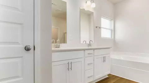 Bath - 5619 Thatcher Rd, Crestview, FL 32539 photo 1 of 3