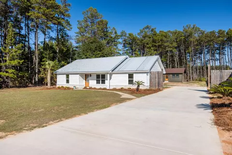 65 Happy Hollow Rd, Freeport, FL 32439