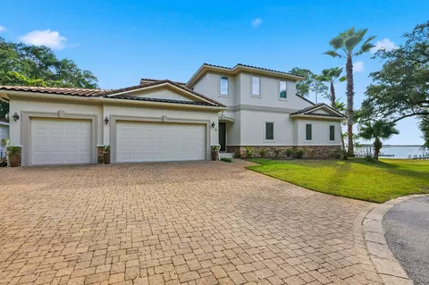 18 Kimbrough Rd, Mary Esther, FL 32569