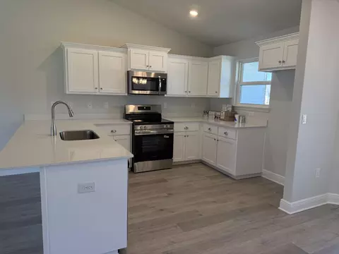 Kitchen - 6015 Crocket Cv, Crestview, FL 32539 photo 2 of 4