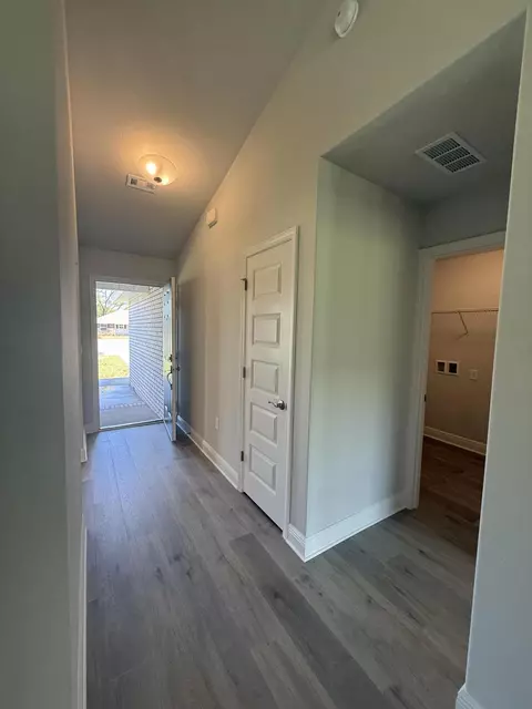 Entry Way - 6015 Crocket Cv, Crestview, FL 32539 photo 5 of 6