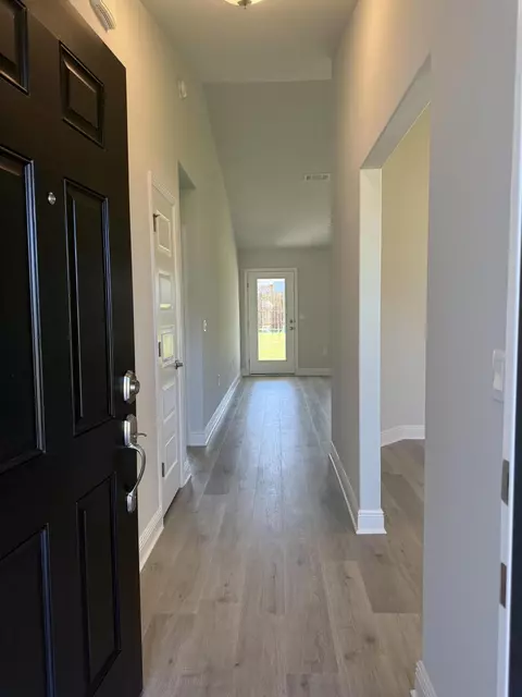 Entry Way - 6015 Crocket Cv, Crestview, FL 32539 photo 2 of 6