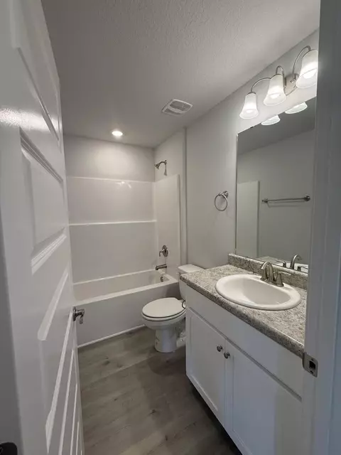 Bath - 6015 Crocket Cv, Crestview, FL 32539 photo 1 of 8