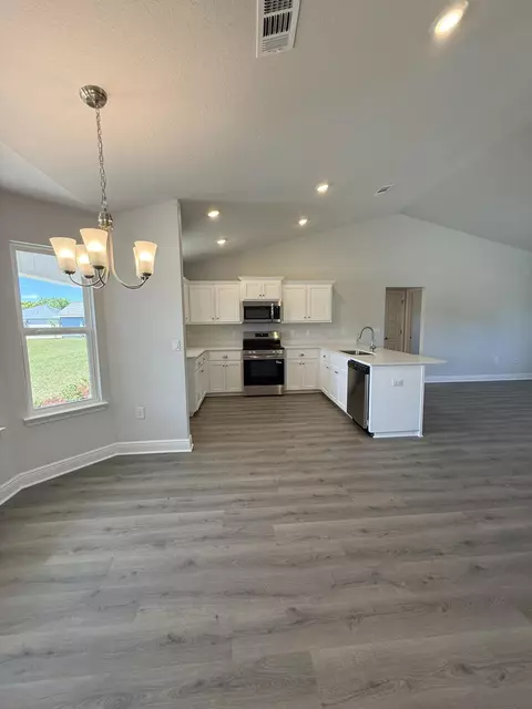 Kitchen - 6014 Crocket Cv, Crestview, FL 32539 photo 3 of 3