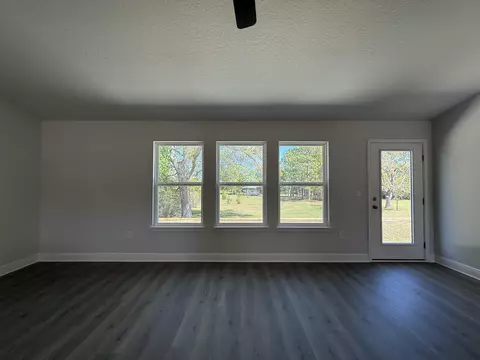 Living - 6014 Crocket Cv, Crestview, FL 32539 photo 2 of 3