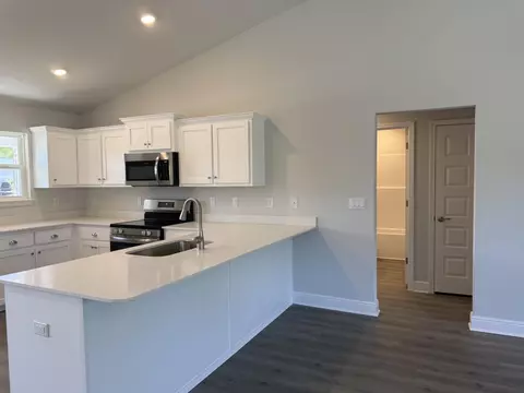 Kitchen - 6014 Crocket Cv, Crestview, FL 32539 photo 2 of 3