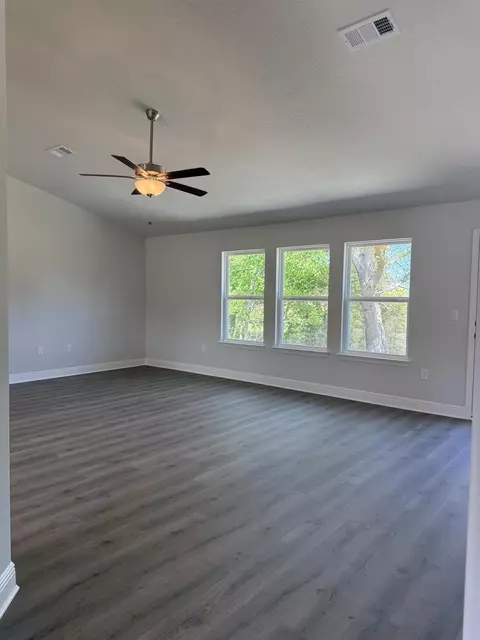 Living - 6014 Crocket Cv, Crestview, FL 32539 photo 3 of 3