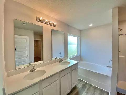 Bath - 337 Flounder St, Crestview, FL 32539 photo 2 of 5