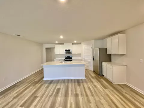 Kitchen - 337 Flounder St, Crestview, FL 32539 photo 4 of 5