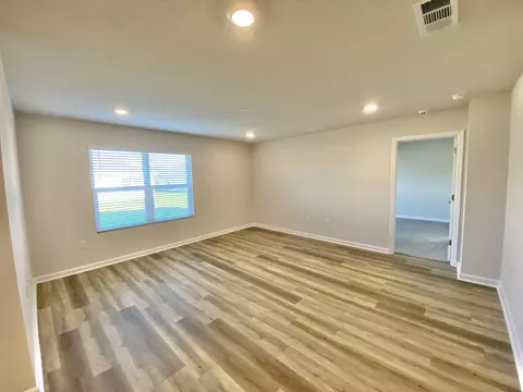 Living - 337 Flounder St, Crestview, FL 32539 photo 3 of 5
