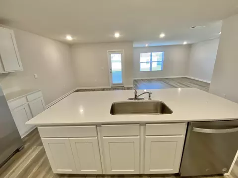 Kitchen - 337 Flounder St, Crestview, FL 32539 photo 3 of 5