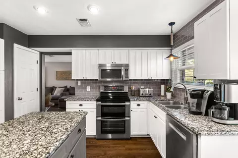 Kitchen - 110 Rodney Dr, Freeport, FL 32439 photo 4 of 4