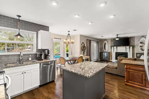 Kitchen - 110 Rodney Dr, Freeport, FL 32439 photo 1 of 4