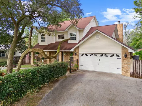 Exterior - 110 Rodney Dr, Freeport, FL 32439 photo 2 of 15