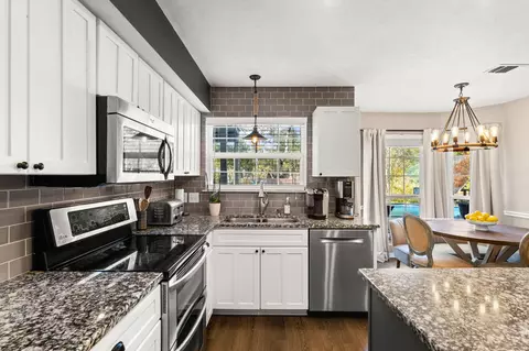Kitchen - 110 Rodney Dr, Freeport, FL 32439 photo 2 of 4