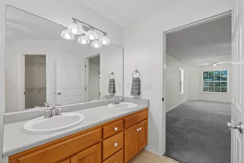 Bath - 538 Tikell Dr, Crestview, FL 32536 photo 2 of 5