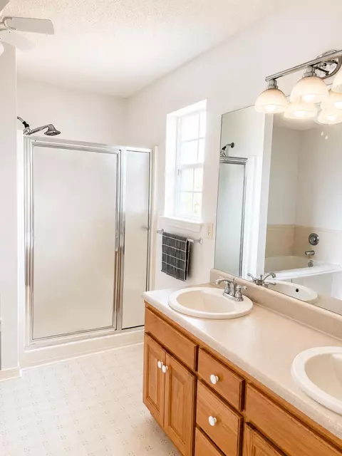 Bath - 538 Tikell Dr, Crestview, FL 32536 photo 1 of 3