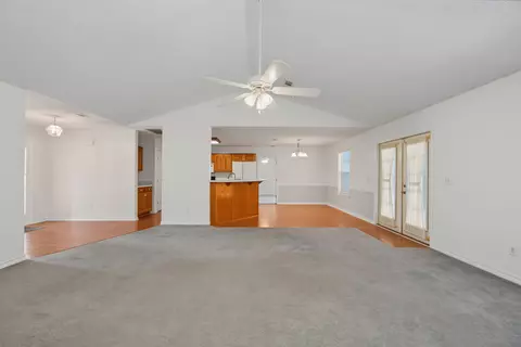 Living - 538 Tikell Dr, Crestview, FL 32536 photo 4 of 7
