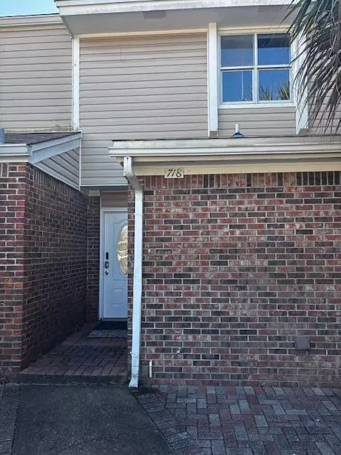 718 Legion Dr, Destin, FL 32541