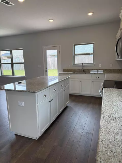 Kitchen - 185 Ridgeway Cir, Crestview, FL 32536 photo 2 of 2