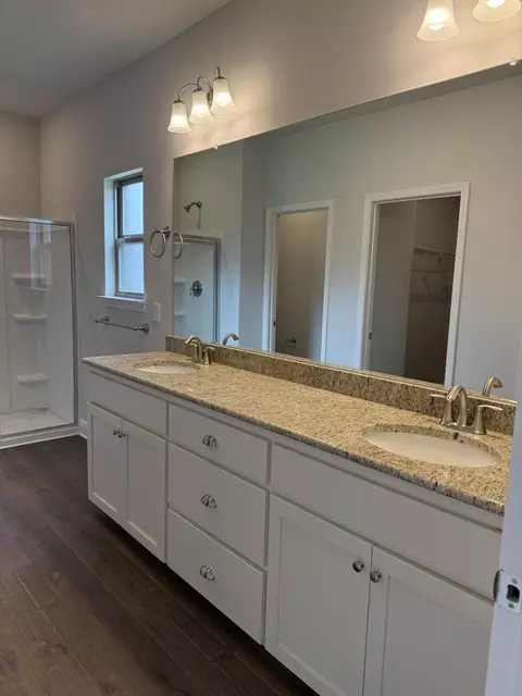 Bath - 185 Ridgeway Cir, Crestview, FL 32536 photo 2 of 5