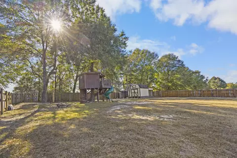 Exterior - 2392 Agerton St, Crestview, FL 32536 photo 14 of 15