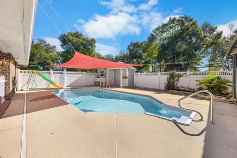 Exterior - 2392 Agerton St, Crestview, FL 32536 photo 6 of 15