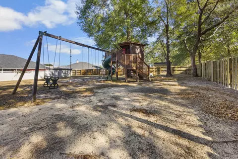 Exterior - 2392 Agerton St, Crestview, FL 32536 photo 13 of 15