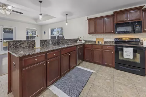 Kitchen - 2392 Agerton St, Crestview, FL 32536 photo 3 of 4