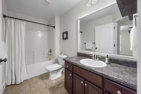 Bath - 2392 Agerton St, Crestview, FL 32536 photo 6 of 8