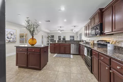 Kitchen - 2392 Agerton St, Crestview, FL 32536 photo 4 of 4