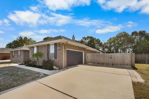 Exterior - 2392 Agerton St, Crestview, FL 32536 photo 2 of 15