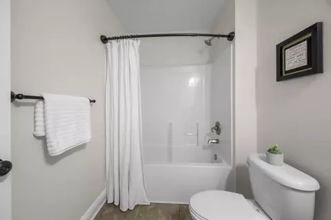 Bath - 2392 Agerton St, Crestview, FL 32536 photo 7 of 8