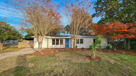 230 Lee Dr, Mary Esther, FL 32569
