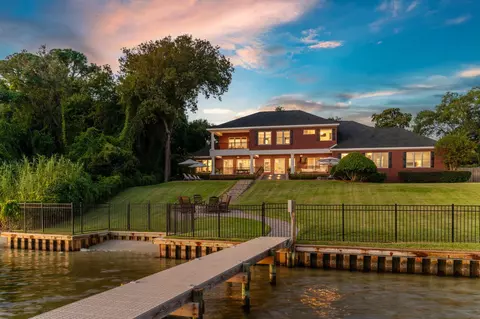 15 Plantation Oaks Dr, Mary Esther, FL 32569