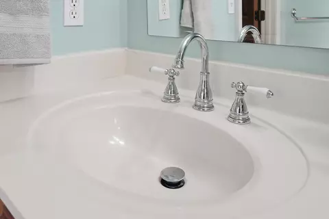 Bath - 5212 Moore Loop, Crestview, FL 32536 photo 2 of 5