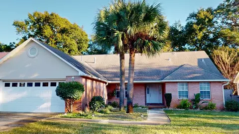 855 Mande Ct, Shalimar, FL 32579