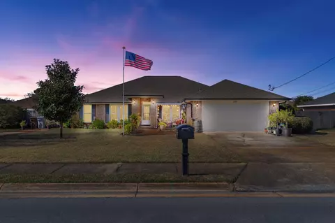 2121 Ortega St, Navarre, FL 32566