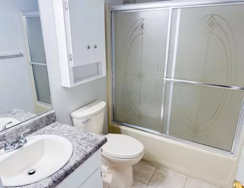 Bath - 5496 Monterrey Rd, Crestview, FL 32539 photo 2 of 2