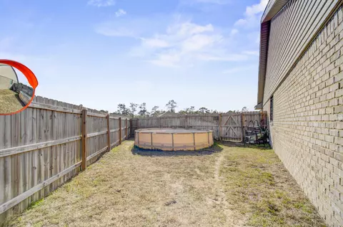 Exterior - 2045 Broad St, Crestview, FL 32536 photo 5 of 7