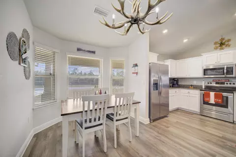 Dining - 2045 Broad St, Crestview, FL 32536 photo 2 of 3