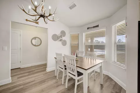 Dining - 2045 Broad St, Crestview, FL 32536 photo 3 of 3