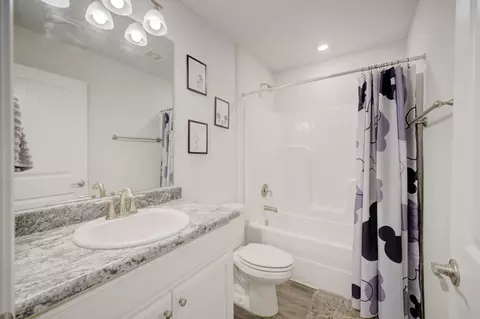 Bath - 2045 Broad St, Crestview, FL 32536 photo 4 of 4