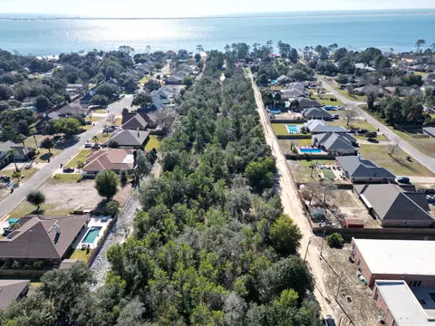 X Lillian Lane, Navarre, FL 32566